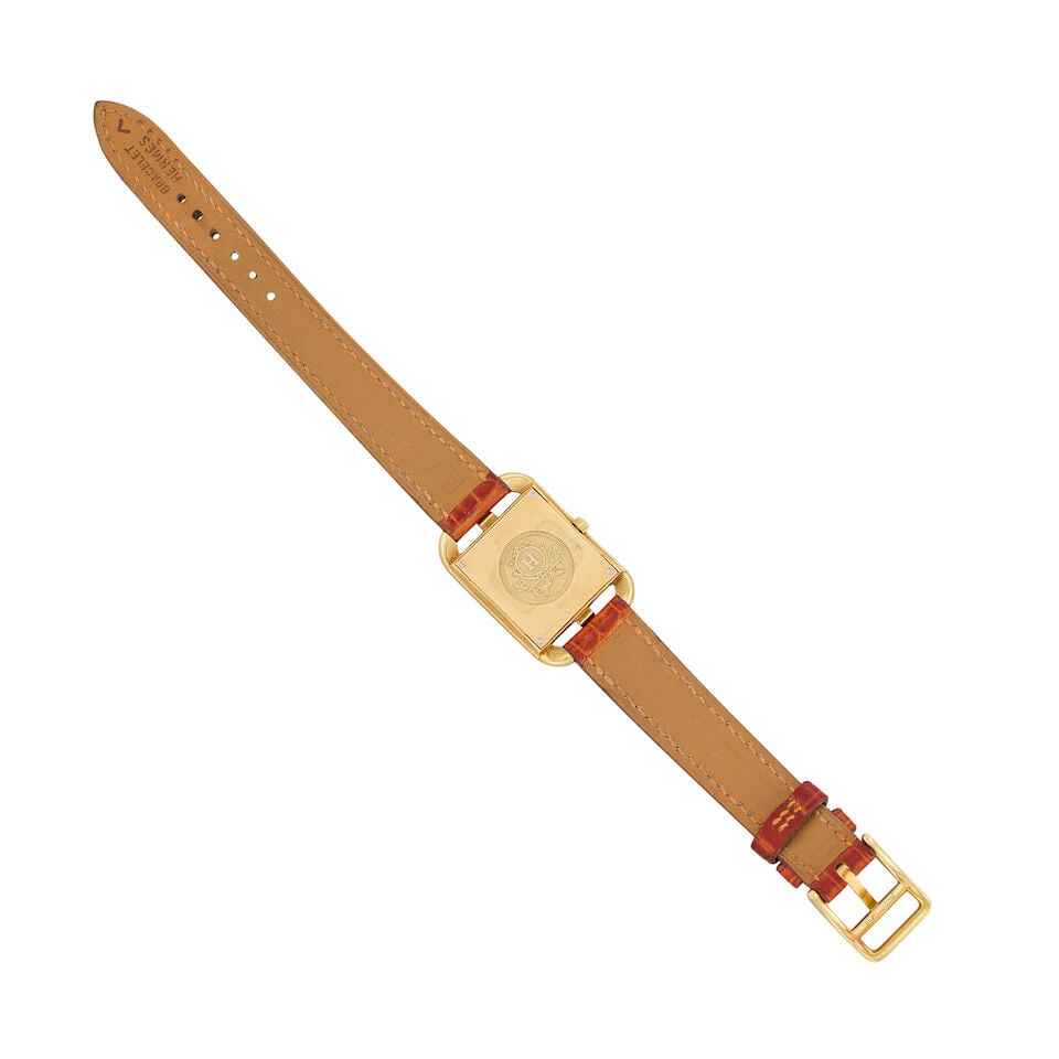 Hermès. A lady's 18K gold quartz wristwatch with Mother of Pearl dial Cape Cod, Ref: CC1.2... - 3
