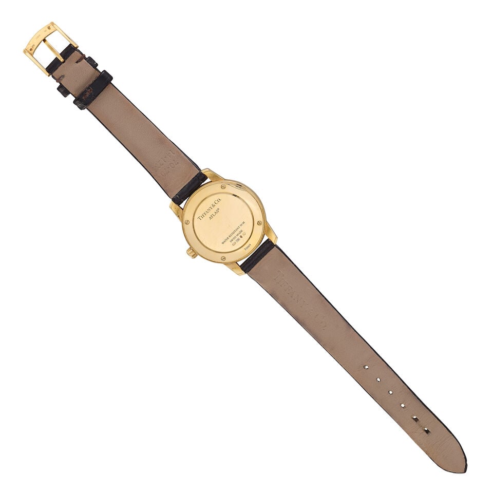 Tiffany & Co. A lady's 18K gold quartz calendar wristwatch Atlas, Circa 2010 - 3