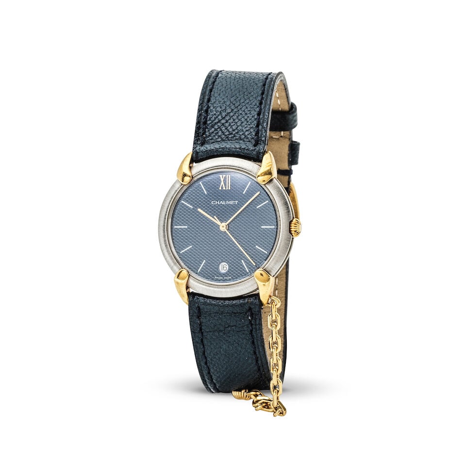 Chaumet. A steel and 18K gold quartz calendar wristwatch Chaumet. Montre bracelet en or jaune 18...: Chaumet. A steel and 18K gold quartz calendar wristwatch Chaumet. Montre bracelet en or jaune 18K (750) et acier avec date mouvement quartz Model: Griffes Date: Circa 1995 Movement: 7-jewel ETA