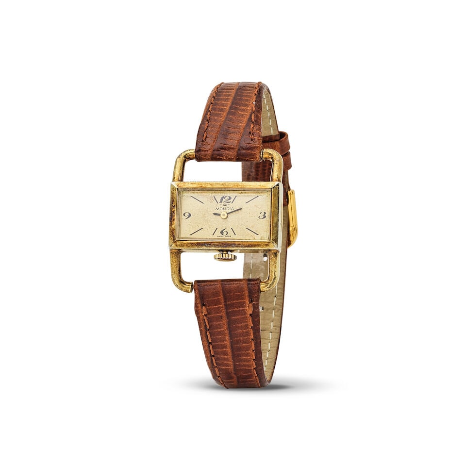 Mondia. A lady's gold plated manual wind rectangular wristwatch with stirrup form lugs Mondia. M...: Mondia. A lady's gold plated manual wind rectangular wristwatch with stirrup form lugs Mondia. Montre bracelet de dame en plaqué or de forme rectangulaire et anses en étrier mouvement mé