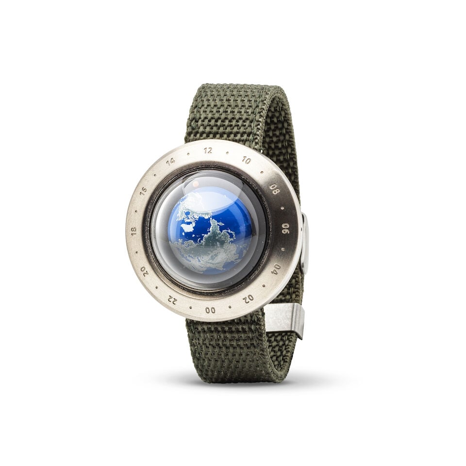 Seiko. A stainless steel and titanium quartz wristwatch Seiko. Montre bracelet en acier et titan...: Seiko. A stainless steel and titanium quartz wristwatch Seiko. Montre bracelet en acier et titane mouvement quartz Model: Think to the Earth Date: Circa 2010 Movement: Quartz Dial: Earth Case: Brushed