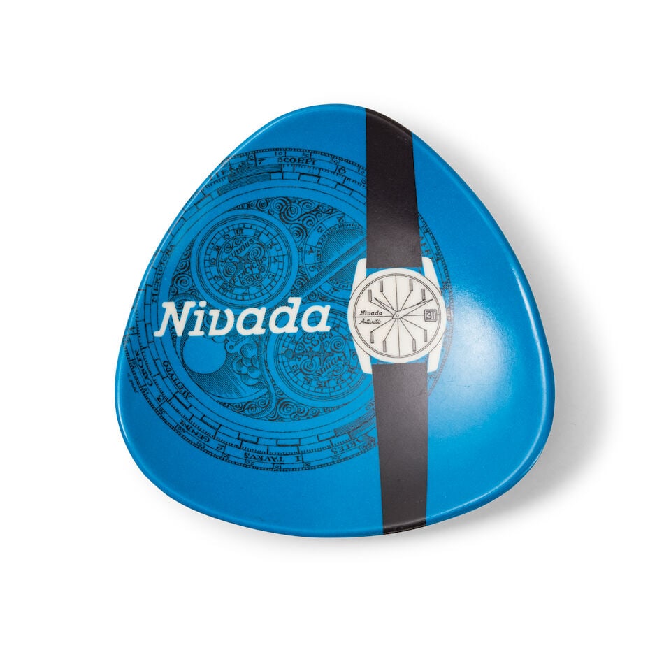 Nivada, blue plastic triangular ashtray Nivada, cendrier triangulaire bleu en plastique: Nivada, blue plastic triangular ashtray Nivada, cendrier triangulaire bleu en plastique 13cm x 13cm Good condition This lot is subject to the following lot symbols: Ω Ω VAT on imported