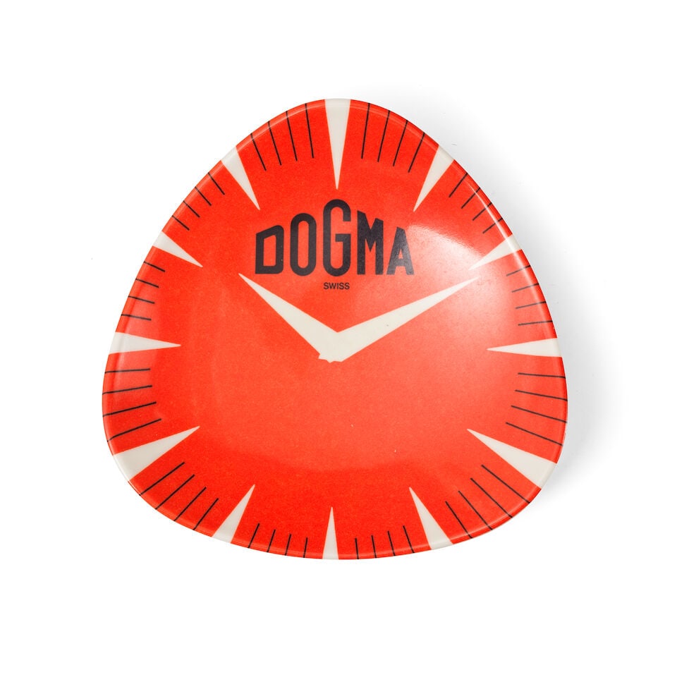 Dogma. Triangular orange plastic ashtray Dogma. Cendrier triangulaire orange en plastique: Dogma. Triangular orange plastic ashtray Dogma. Cendrier triangulaire orange en plastique 13cm x 13cm Good condition This lot is subject to the following lot symbols: Ω Ω VAT on imported