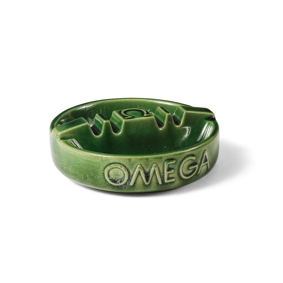 Omega. Round green glazed ceramic ashtray Omega. Cendrier rond vert en ceramique émaillé: Omega. Round green glazed ceramic ashtray Omega. Cendrier rond vert en ceramique émaillé 12cm diameter Good condition This lot is subject to the following lot symbols: Ω Ω VAT on i