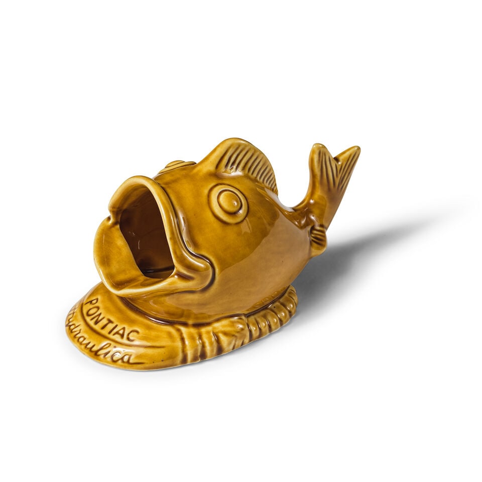 Pontiac. Yellow fish shaped ashtray in glazed ceramic Pontiac. Cendrier jaune en ceramique ...: Pontiac. Yellow fish shaped ashtray in glazed ceramic Pontiac. Cendrier jaune en ceramique émaillé en forme de poisson 15cm x 7.5cm x 9cm Very good condition This lot is subject to the