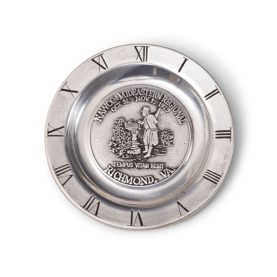 Round aluminium ashtray Cendrier rond en aluminium: Round aluminium ashtray Cendrier rond en aluminium 15cm diameter Good condition This lot is subject to the following lot symbols: Ω Ω VAT on imported items at the prevailing rate on