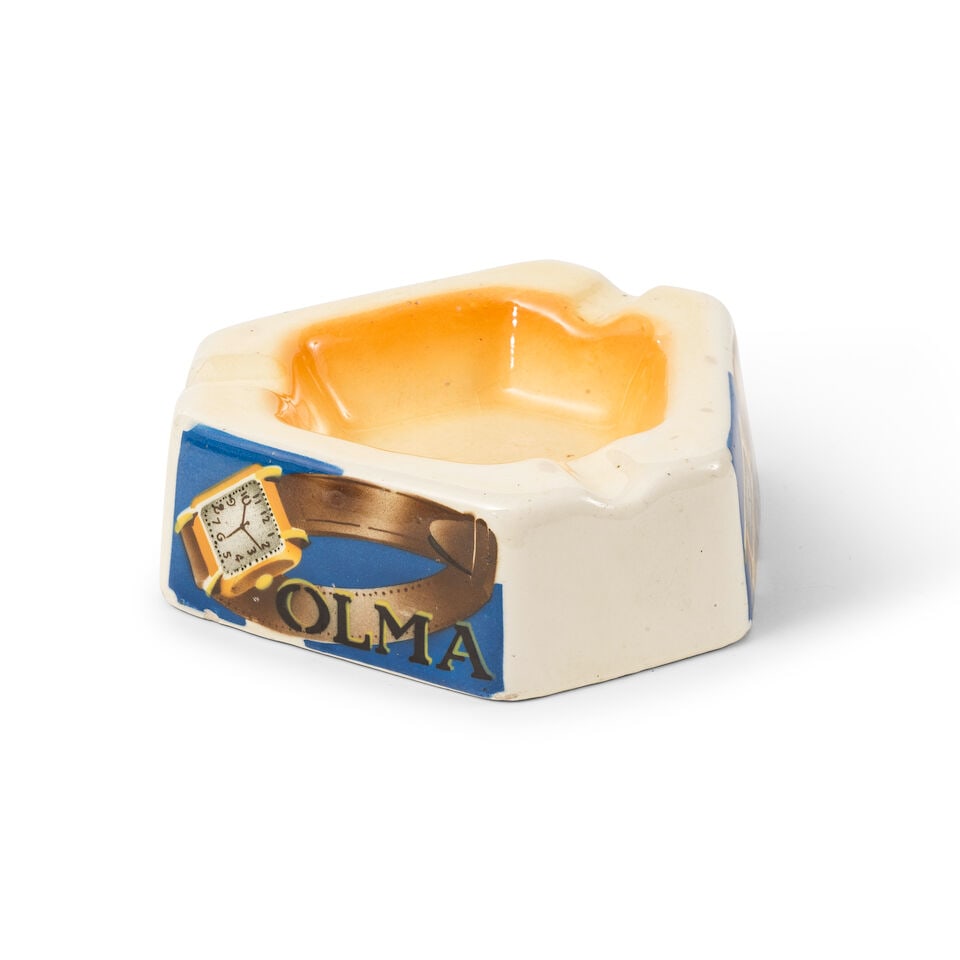 Olma. Off white ashtray with painted watches on sides Olma. Cendrier blanc cassé en cerami...: Olma. Off white ashtray with painted watches on sides Olma. Cendrier blanc cassé en ceramique émaillé et montres en êinture sur les côtés 15cm x 14cm Many stains and chi