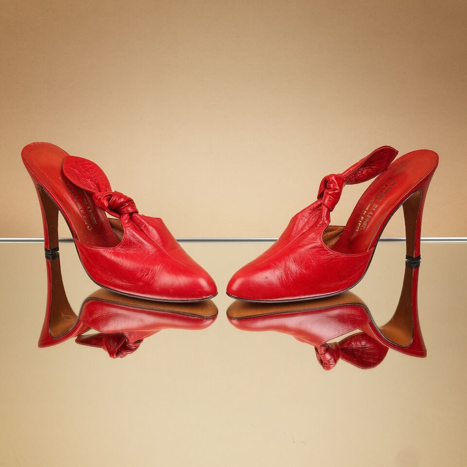 Manolo Blahnik per Zapata made by Fifo, circa 1990. Paire de mules à talon en cuir rouge. M...: Manolo Blahnik per Zapata made by Fifo, circa 1990. Paire de mules à talon en cuir rouge. Manolo Blahnik for Zapata made by Fifo, circa 1990. Pair of red leather heeled mules. Griffe au tampon or