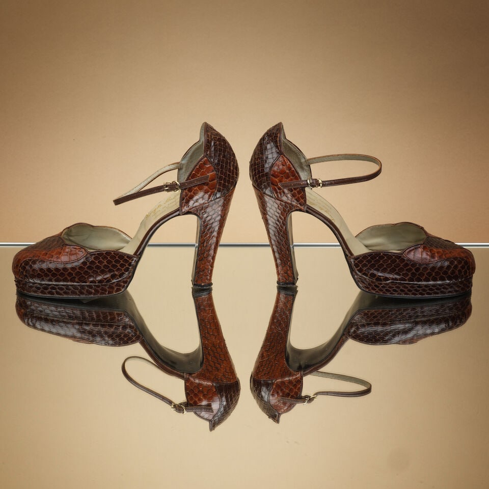 Terry de Haviland London, circa 1972. Paire de sandales ouvertes à brides en python gold et... (1 of 1)