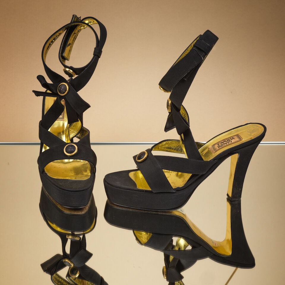 Gianni Versace, circa 1992. Paire de sandales du soir ouvertes et montantes en gros grain noir e... (1 of 1)