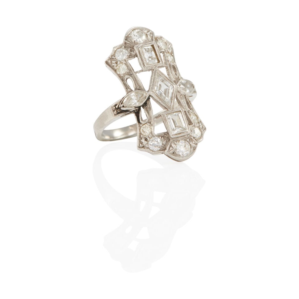 ART DECO PLATINUM AND DIAMOND RING - 2