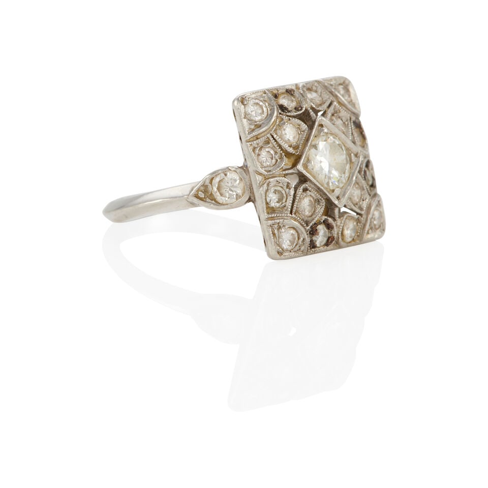 ART DECO PLATINUM AND DIAMOND RING - 2