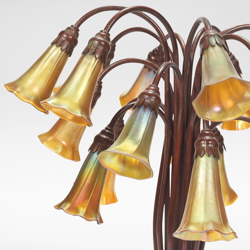 Tiffany Studios Eighteen Light Lily Table Lamp, circa 1910 - 3