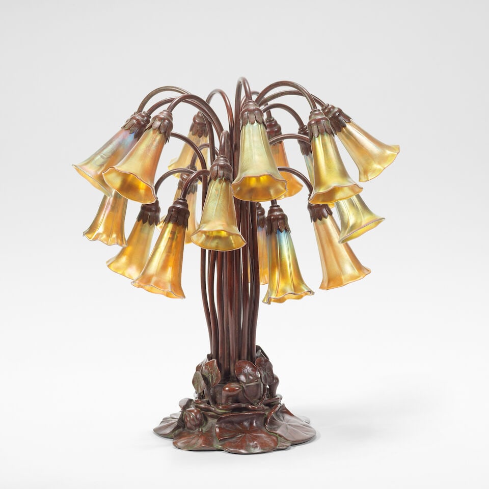 Tiffany Studios Eighteen Light Lily Table Lamp, circa 1910 - 4
