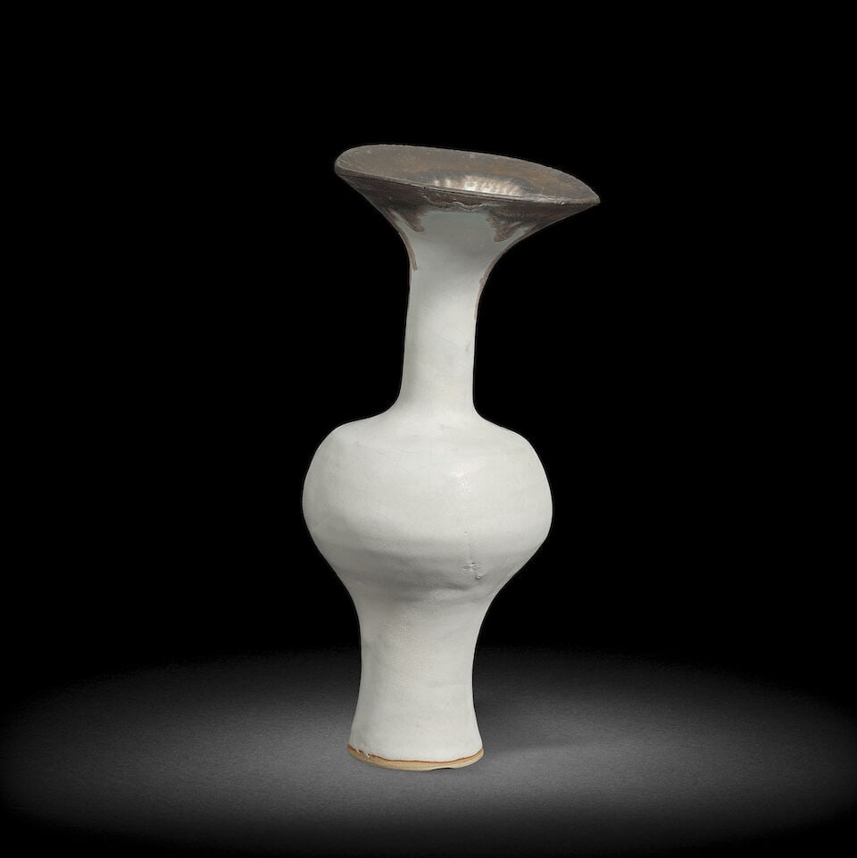 Lucie Rie Flared vase, circa 1980 - 2