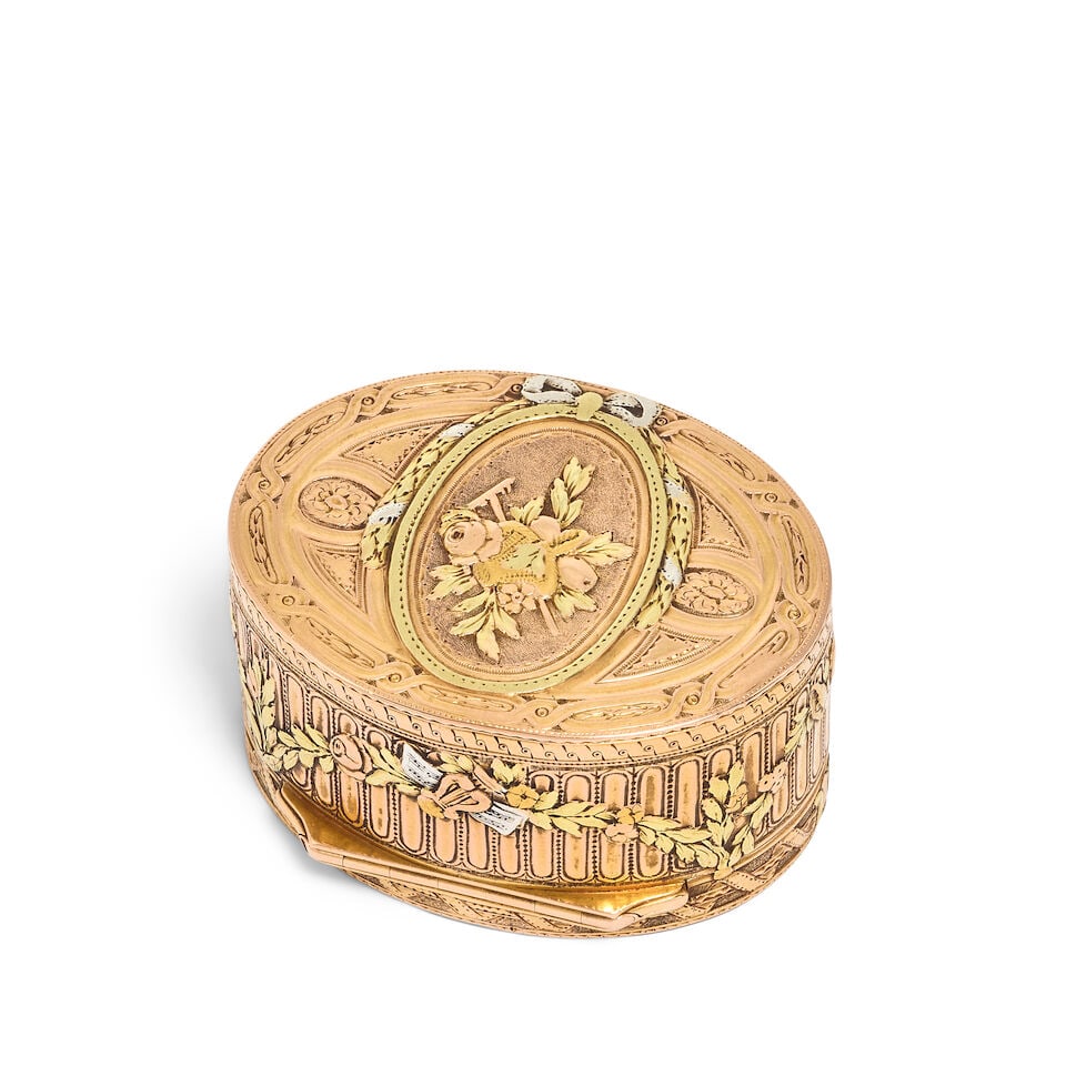 A Louis XV vari-coloured gold snuff box Nicolas Marguerit, Paris 1765, with French eagle head co... - 3