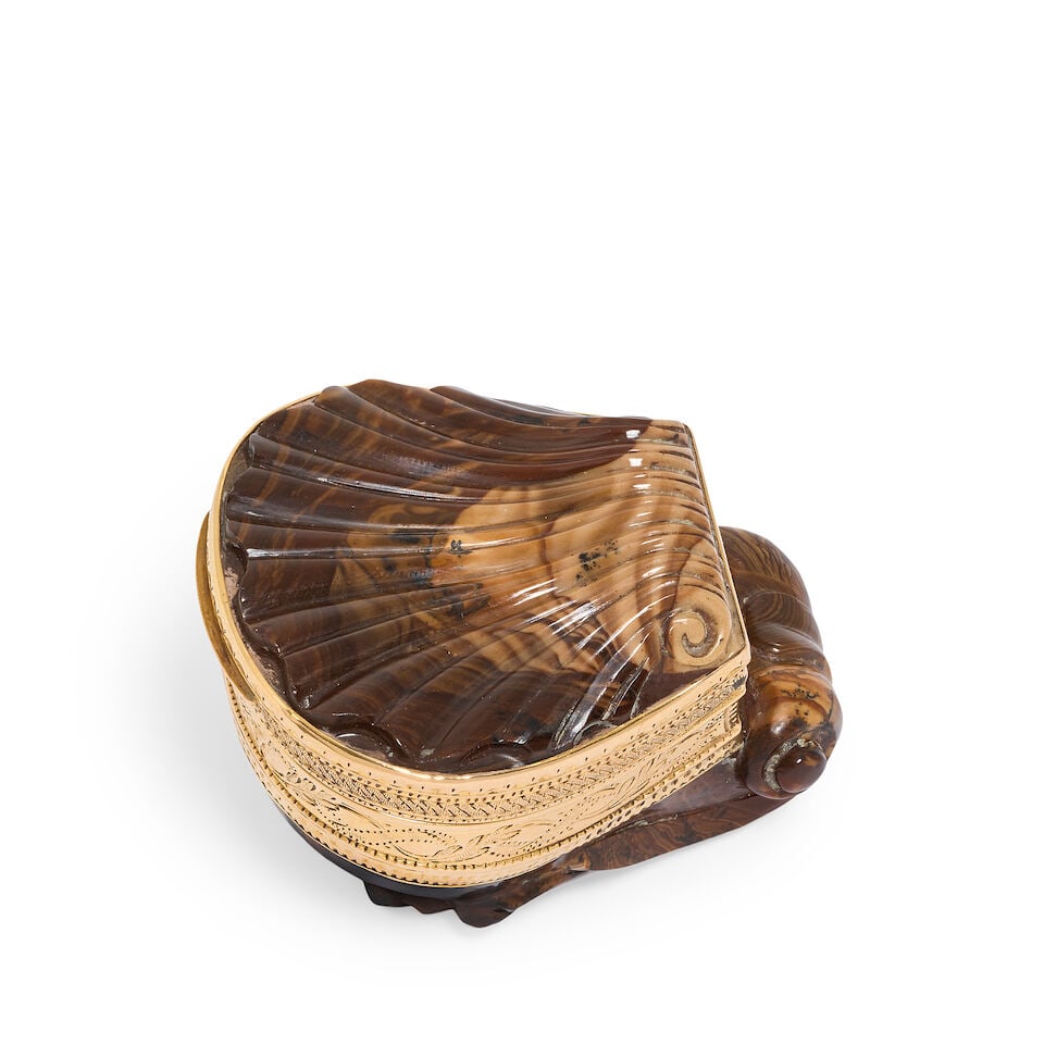 A George III gold mounted and carved mocha agate snuff box unmarked, circa 1790 (1 of 2)