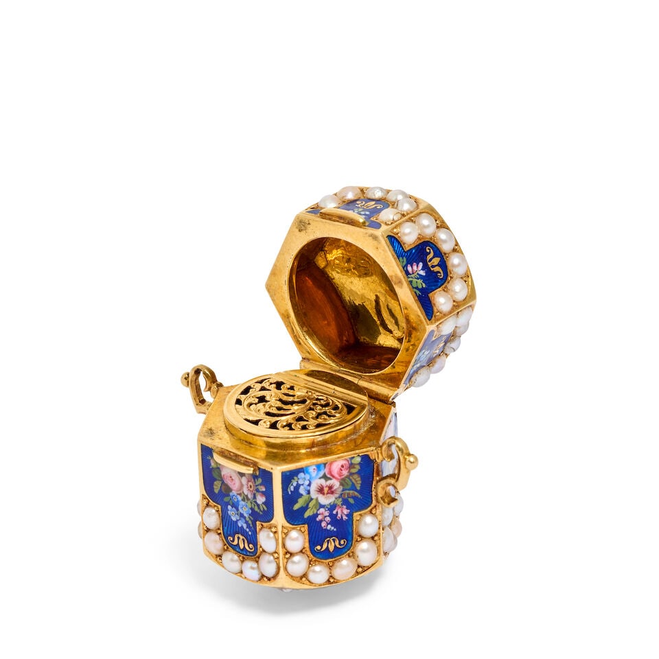 A 19th century Swiss gold, enamel and pearl set pendant vinaigrette apparently unmarked, - 3