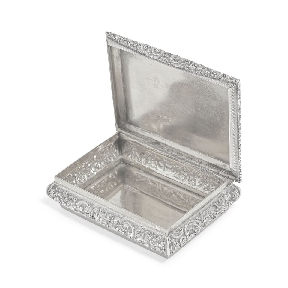 A Victorian silver table snuff box Yapp & Woodward, Birmingham 1848 - 2