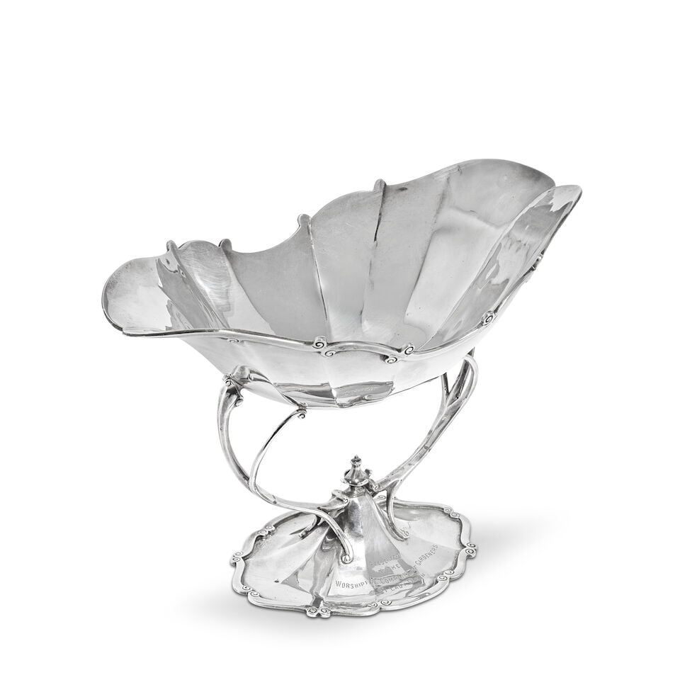 A silver bowl Mappin & Webb, London 1910 (1 of 6)