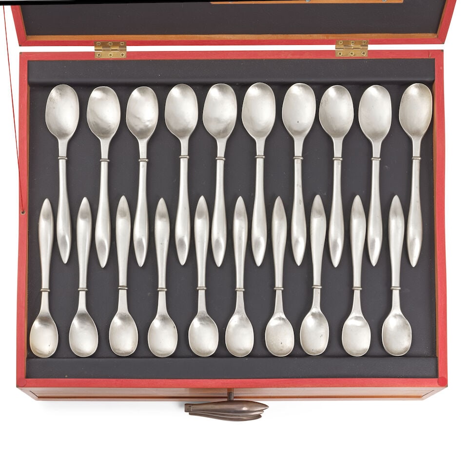 A modern design silver table service of flatware and cutlery in a bespoke designed wood canteen... - 3