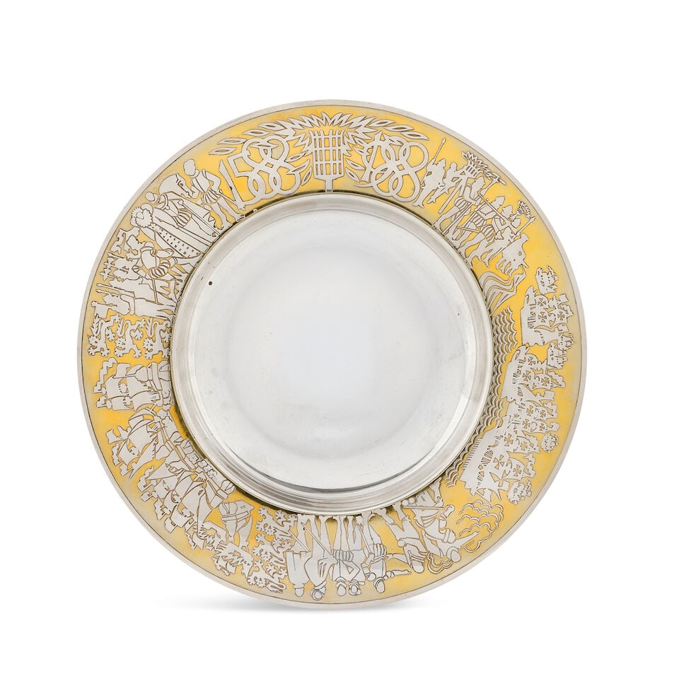 An Elizabeth II silver and silver-gilt commemorative 'Armada' dish Mappin & Webb, London 1988, ... - 2