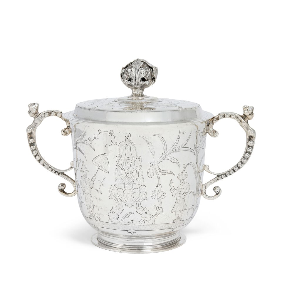 A silver cup and cover Heming & Co Ltd, London 1913 (1 of 3)