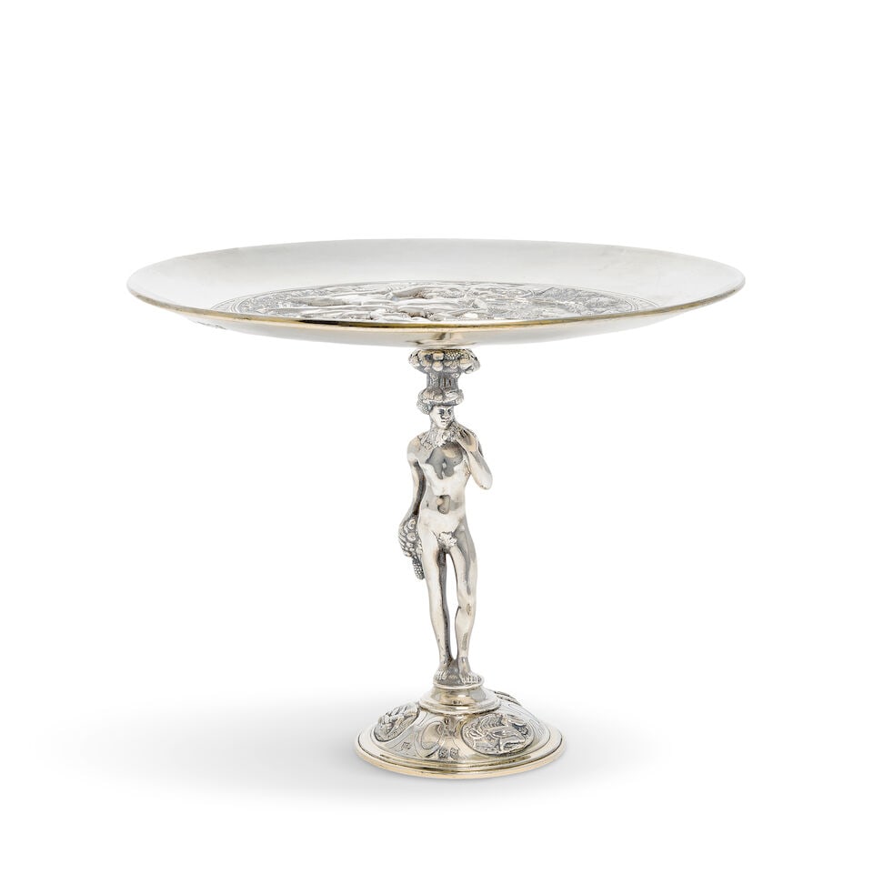 A silver tazza Sydney Bellamy Harman, London 1918, the foot with additional indistinct makers mark (1 of 3)
