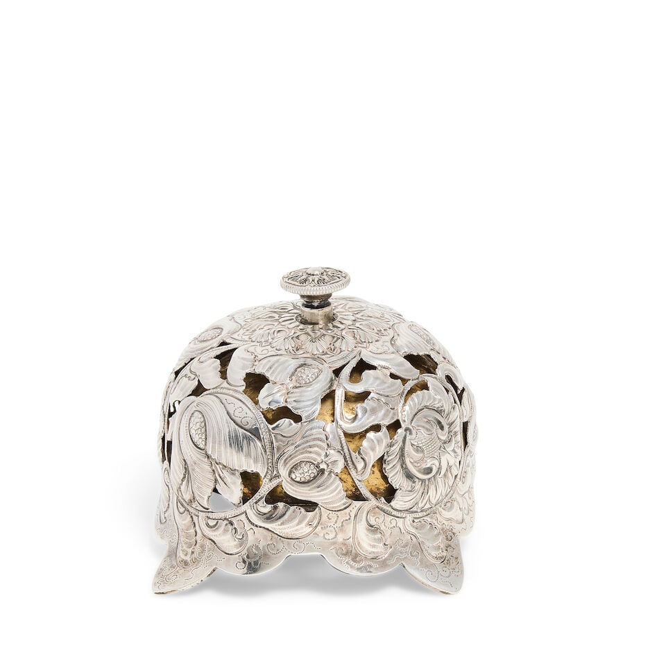 A Victorian silver table bell Samuel Walton Smith, Birmingham 1888 - 4