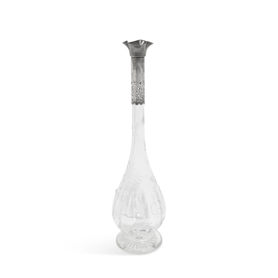 A tall silver-mounted glass wine decanter William Hutton & Sons Ltd, Birmingham 1902 (1 of 1)