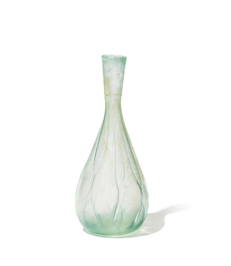 A Roman pale green glass flask with net decoration - 2