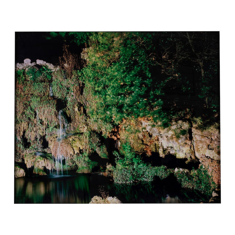 MARIE BOVO (N. 1967) La cascade 2002: MARIE BOVO (N. 1967) La cascade 2002 impression chromogénique sur aluminium chromogénic print on alluminium 100 x 120 cm. 39 3/8 x 47 1/4 in. Réalisée en 2005, cette œuvre