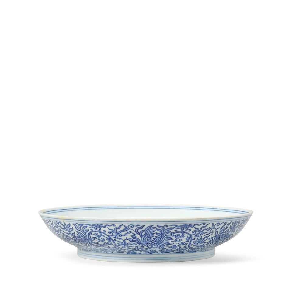AN IMPERIAL BLUE AND WHITE 'CHRYSANTHEMUM' DISH Yongzheng six-character mark and of the period - 3