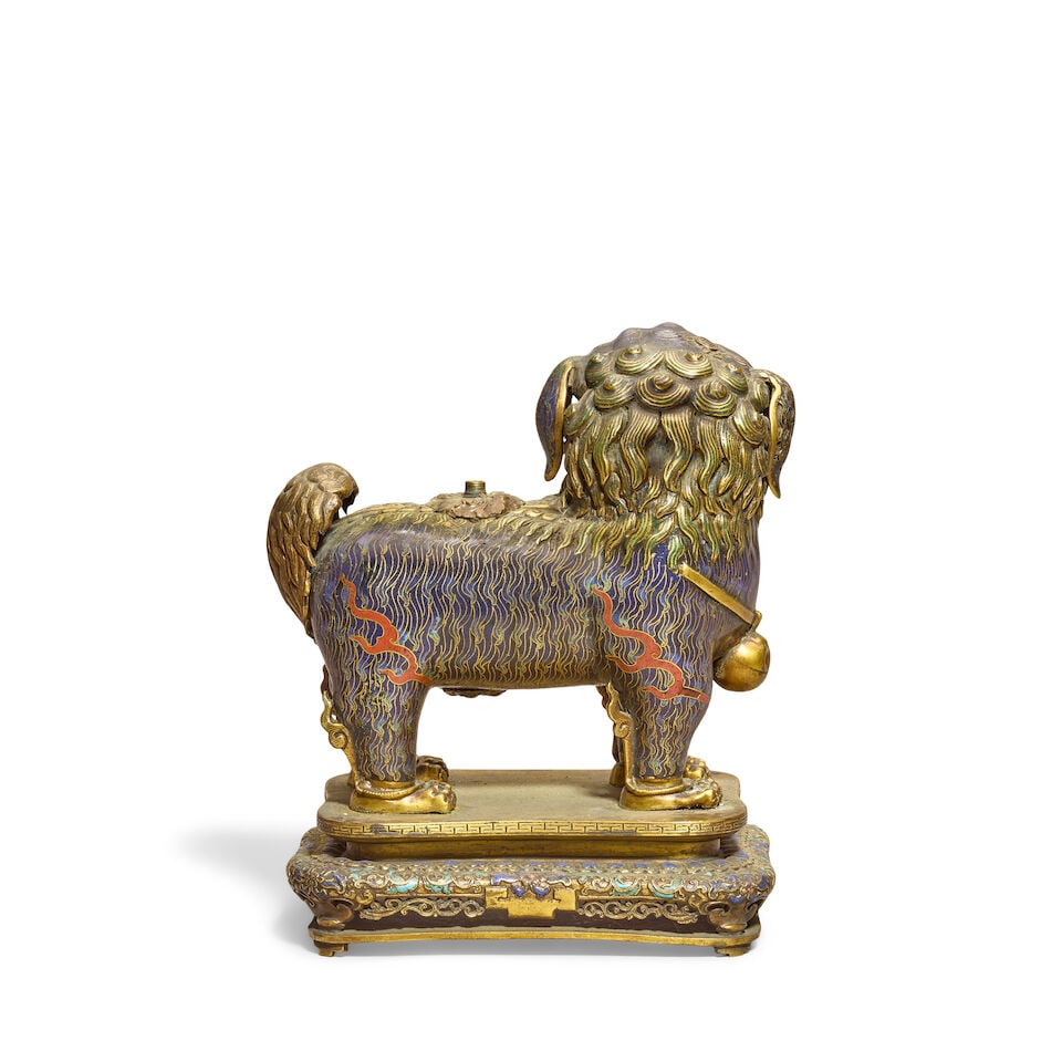 A GILT-BRONZE, CLOISONNÉ AND CHAMPLEVE ENAMEL BUDDHIST LION Qianlong (2) - 2