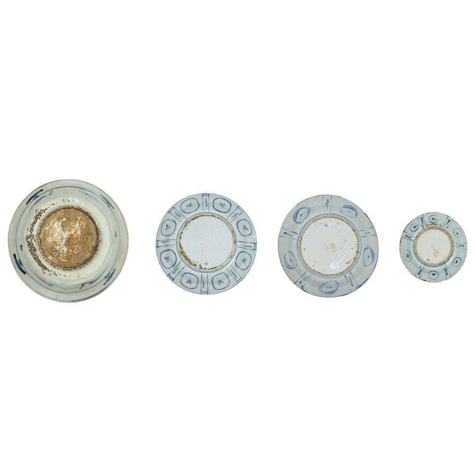 FOUR BLUE AND WHITE 'KRAAK' DISHES Wanli (4) - 2
