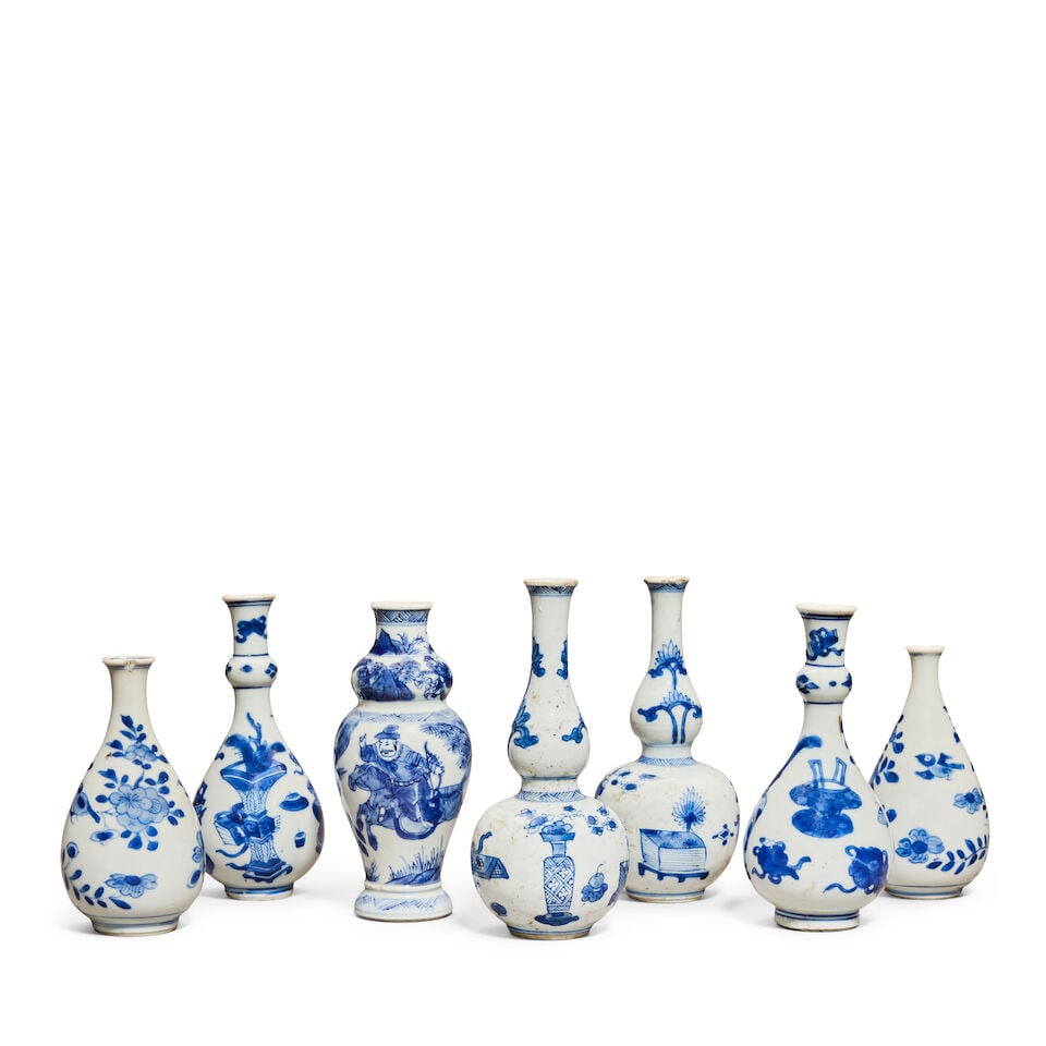 SEVEN MINIATURE BLUE AND WHITE VASES Kangxi (7) - 2