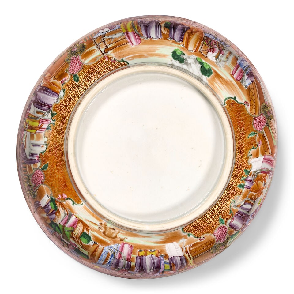 A LARGE CANTON FAMILLE ROSE PUNCH BOWL Qianlong - 2