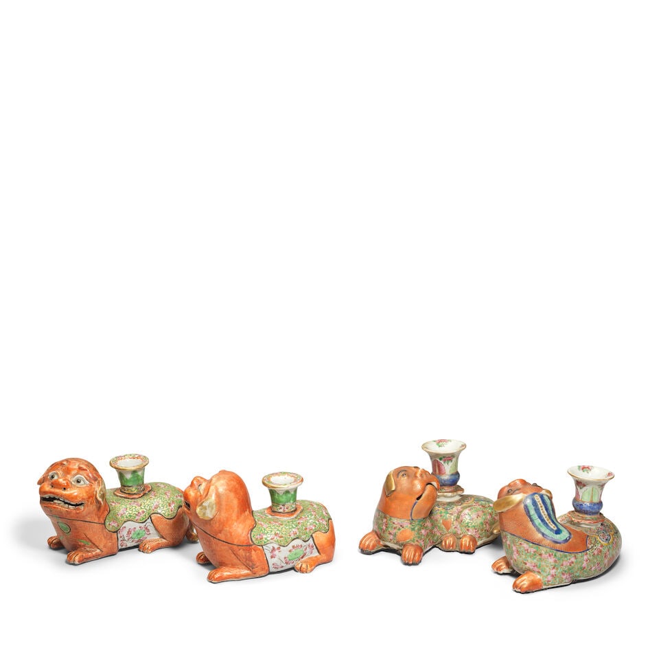 TWO PAIRS OF FAMILLE ROSE 'LION' CANDLESTICKS 19th century (4) - 2