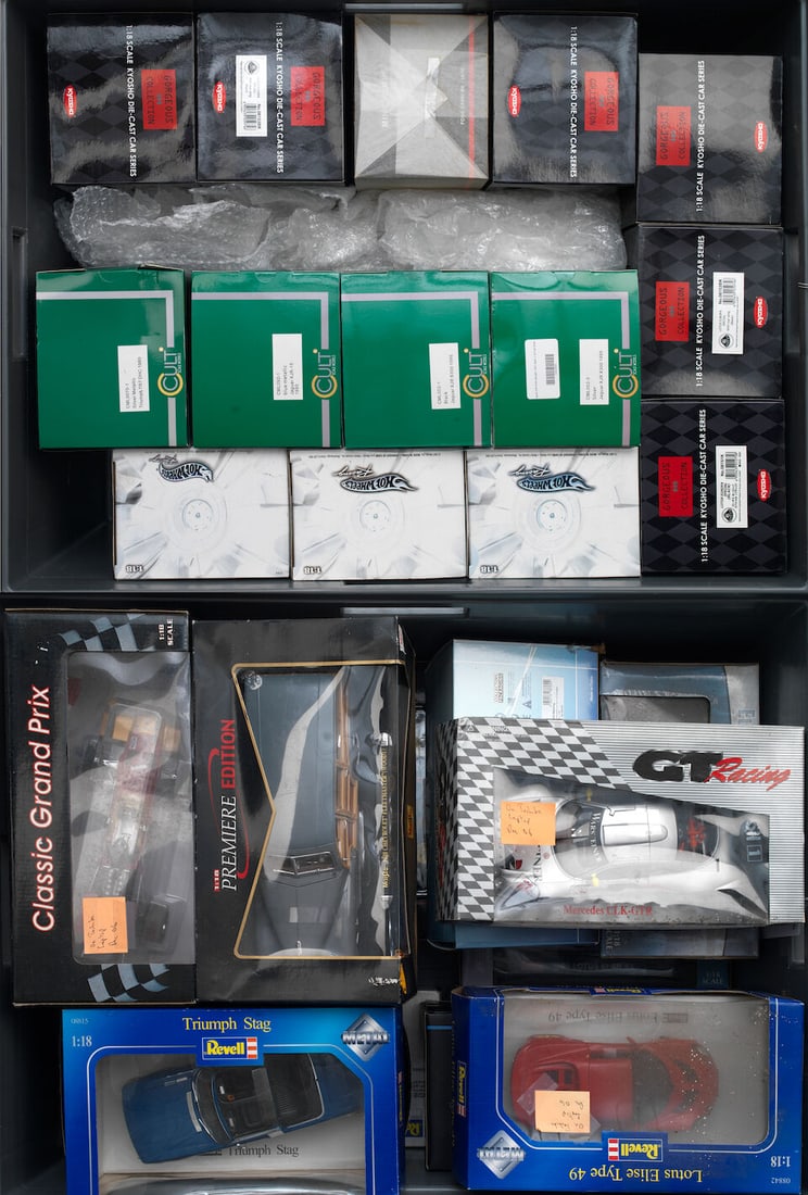 Assorted boxed 1:18 scale die-cast models, ((Qty)) (1 of 1)