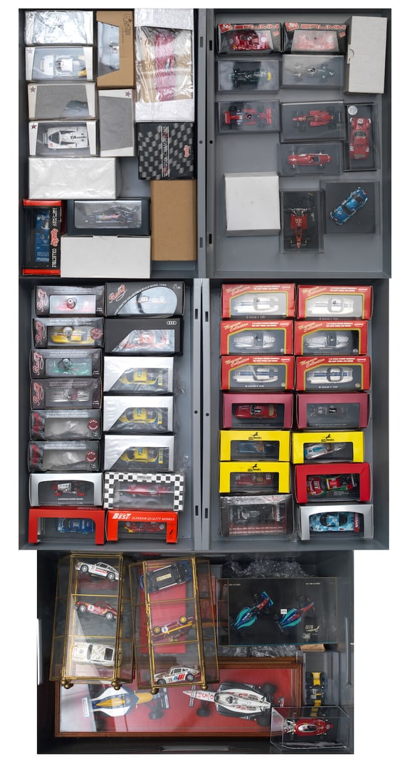 Assorted mainly 1:43 scale F1 and Sports Racing Car models, ((Qty)): Assorted mainly 1:43 scale F1 and Sports Racing Car models, some in glass or plastic display cases including a glazed display of two Nigel Mansell 1993 F1 and Indy World Champion models, 47cm wide; th