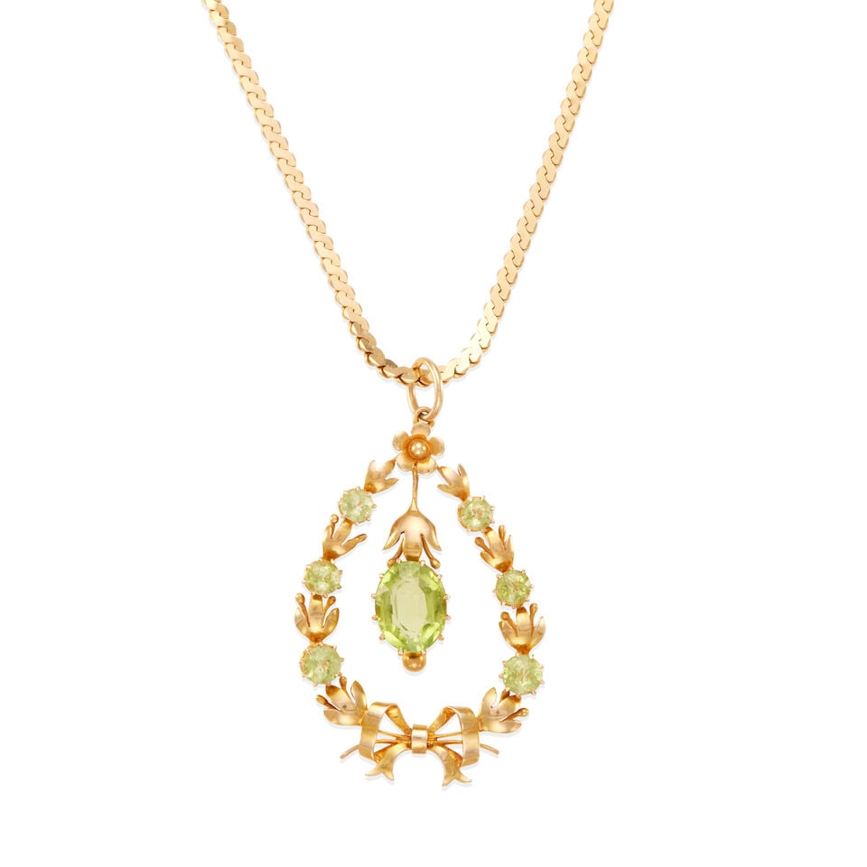 14K GOLD AND PERIDOT PENDANT NECKLACE: 14K GOLD AND PERIDOT PENDANT NECKLACE • 14k yellow gold • 6 round shaped peridots weighting approximately 0.24 to 0.52 carat total with center stone weighting approximately 2 carats total