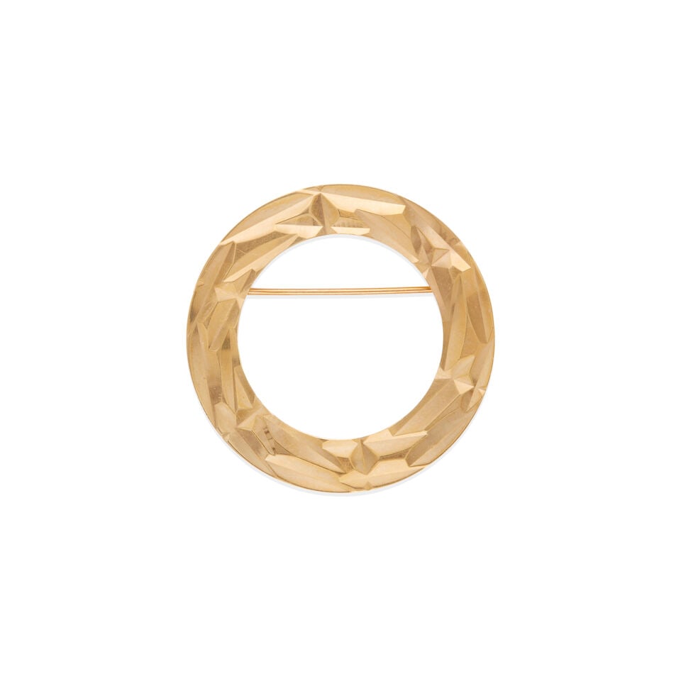 14K GOLD BROOCH: 14K GOLD BROOCH • 14k yellow gold • Measures 1 9/16 x 1 9/16 in. • Estimated gross weight: 3.5 grams Footnotes: Overall condition, good Metal stamped and tested for 14k