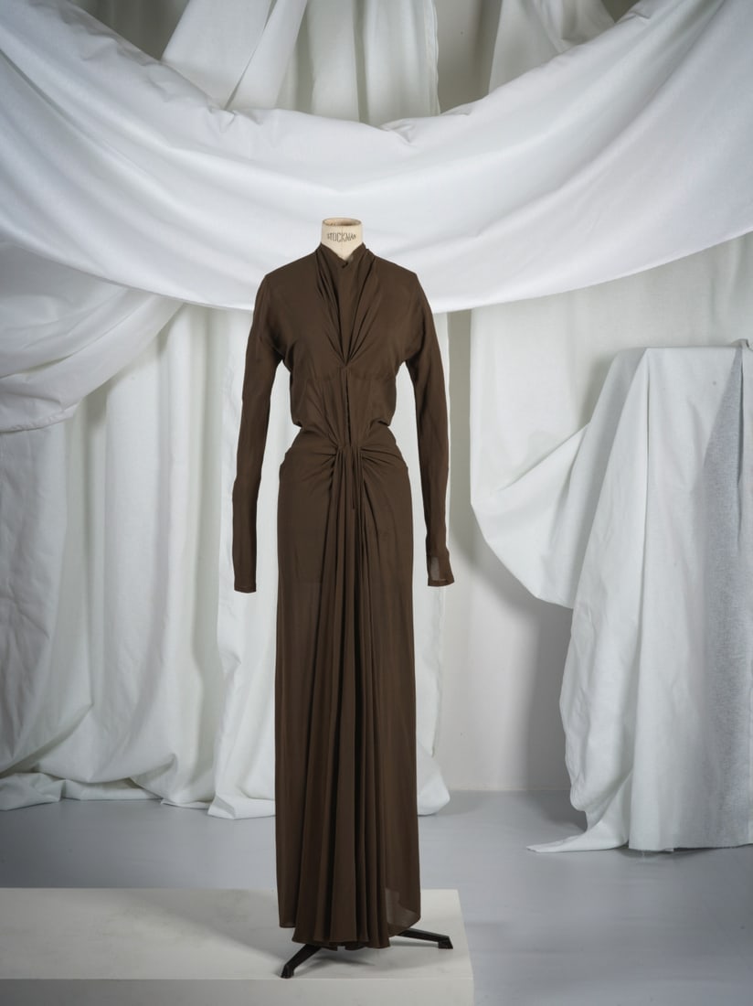 Alix, collection Haute Couture, fin années 1930. Robe du soir en crêpe marron. Alix, H... (1 of 1)