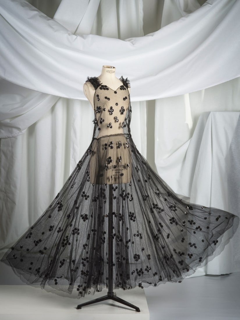 Anonyme, circa 1930. Robe du soir en tulle et paillettes noires. Anonymous, circa 1930. Evening ... (1 of 1)