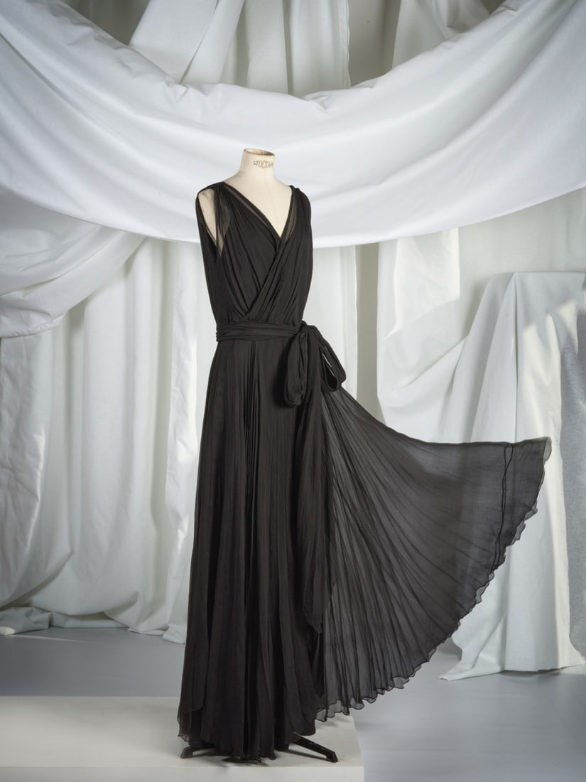 Madeleine Vionnet (attribué à), collection Haute Couture, circa 1935. Robe du soir lon...: Madeleine Vionnet (attribué à), collection Haute Couture, circa 1935. Robe du soir longue en mousseline noire. Madeleine Vionnet (attributed to), Haute Couture collection, circa 1935. Long b