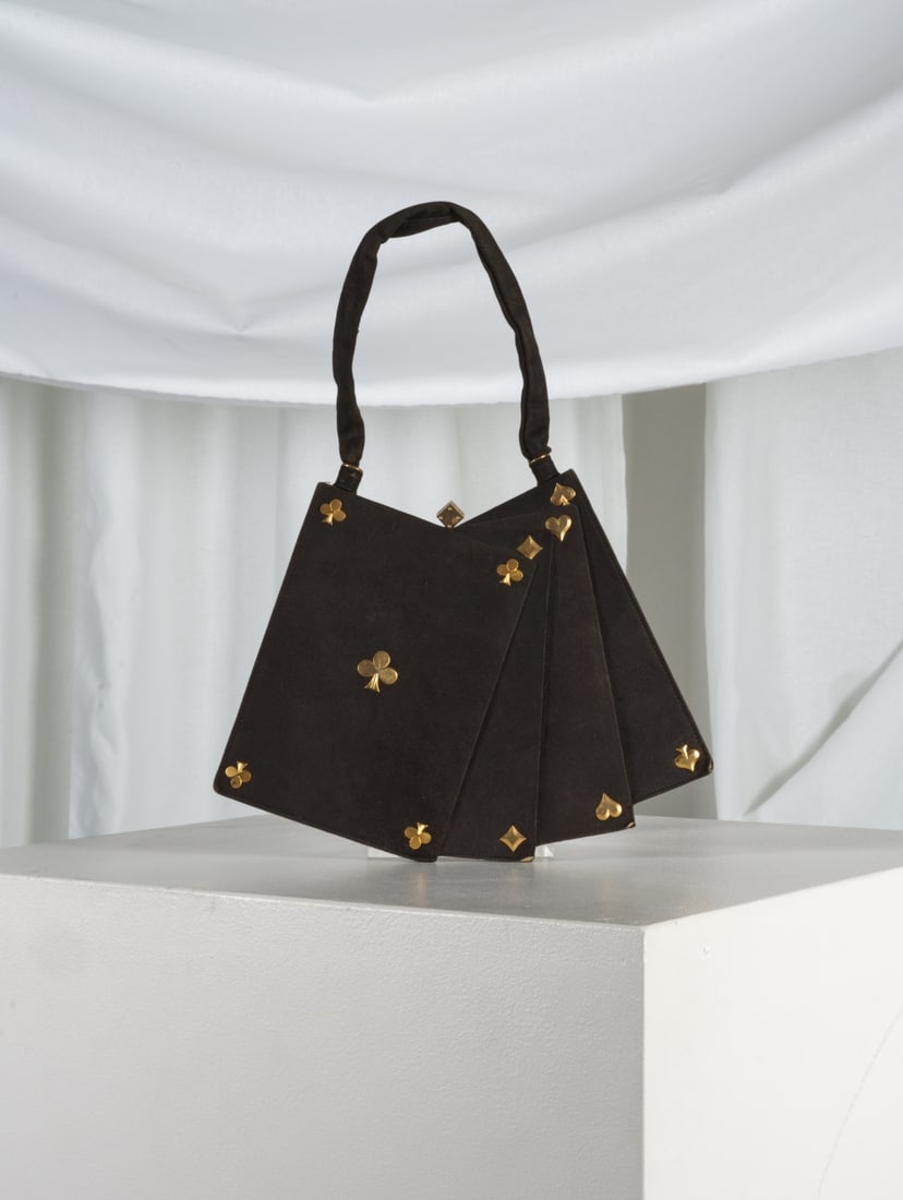 Anne-Marie, Hôtel Meurice, circa 1938/1940. Sac du soir en forme de cartes à jouer en ...: Anne-Marie, Hôtel Meurice, circa 1938/1940. Sac du soir en forme de cartes à jouer en renne noir. Anne-Marie, Hôtel Meurice, circa 1938/1940. Black reindeer evening bag. Armature en lai