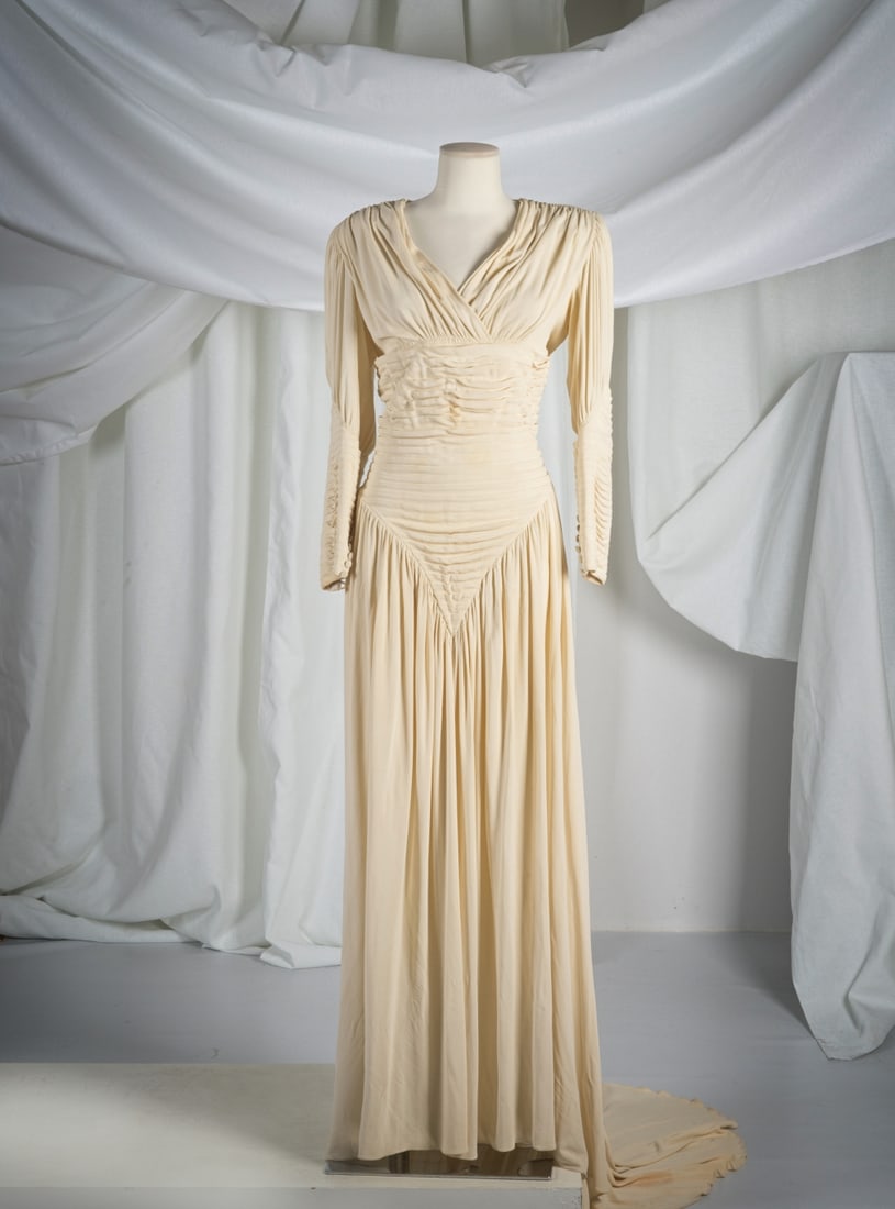 Jeanne Lanvin, collection Haute Couture, circa 1942. Robe de mariée en crêpe ivoire pa... (1 of 1)