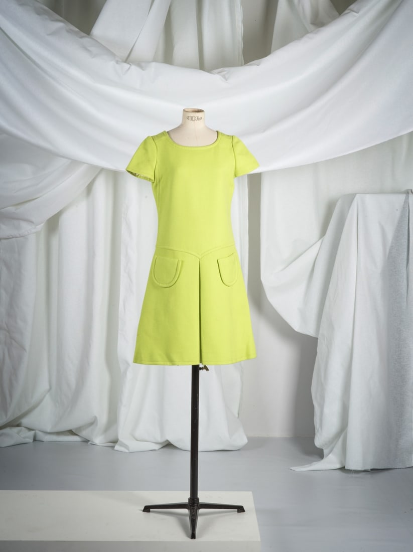 Courrèges, collection Haute Couture, circa 1968. Robe trapèze en toile de laine verte.... (1 of 1)