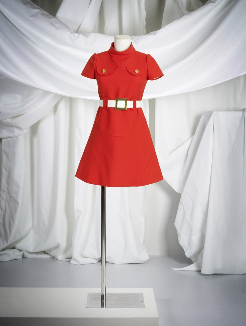 Courrèges, collection Haute Couture, circa 1968. Robe trapèze en toile de laine vermil... (1 of 1)