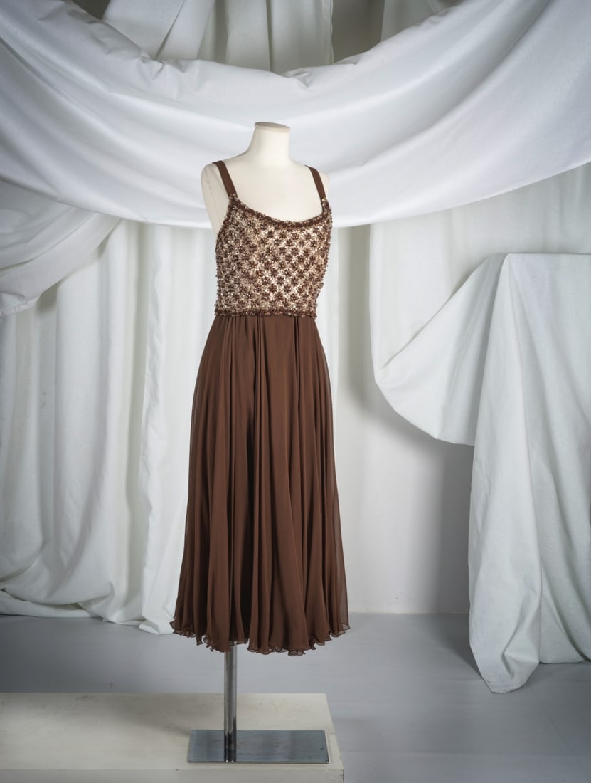 Pierre Balmain, collection Haute Couture, circa 1970. Robe du soir haut rebrodé et jupe mou... (1 of 1)